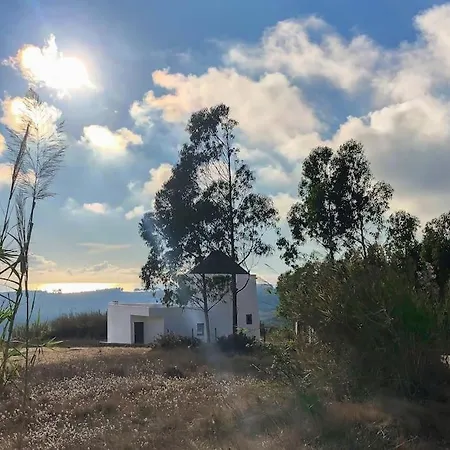 O Moinho 98 - Romantic Windmill With Sea Views
